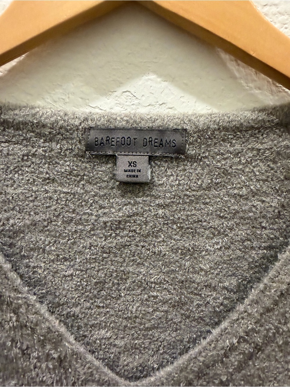 Barefoot‎ Dreams CozyChic Lite V-Neck Sweater Grey Pullover Womens XS - Picture 2 of 5